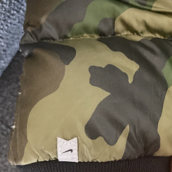 Men’s large - reversible camo/black puffer jacket 9/10 condition - RARE - Picture 5 of 6